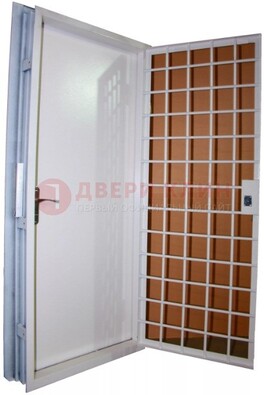Белая стальная бронированная дверь с нитроэмалью ДБ-7 в Красногорске