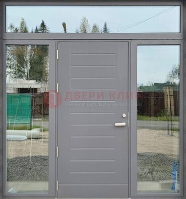 Серая стальная дверь с панелью МДФ и стеклянными фрамугами ДФГ-28 в Красногорске