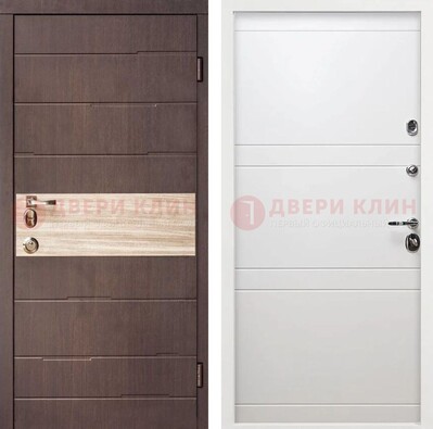 Коричневая стальная дверь с филенчатой МДФ в Белом цвете ДМ-306 в Красногорске