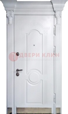 Белая металлическая дверь с массивом дуба для дома ДМД-59 в Красногорске