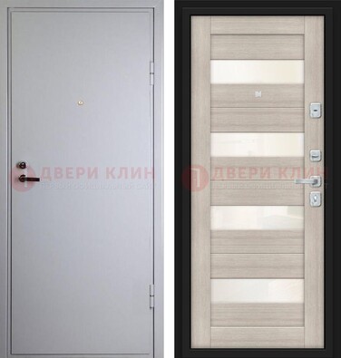 Белая железная дверь с порошковым напылением и стеклом ДП-308 в Красногорске