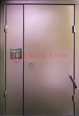 Коричневая стальная дверь в подъезд ДПД-1 в Красногорске