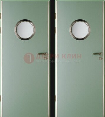 Зеленая железная противопожарная дверь со стеклянной вставкой ДПП-11 в Красногорске