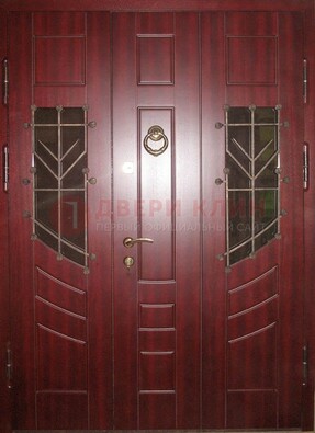Парадная дверь со вставками из стекла и ковки ДПР-34 в загородный дом в Красногорске