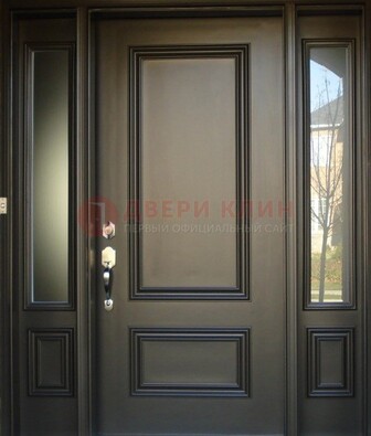 Парадная дверь с отделкой массив ДПР-65 в загородный дом в Красногорске