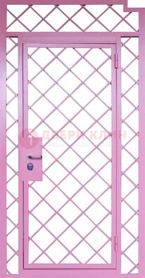 Розовая металлическая решетчатая дверь ДР-15 в Красногорске