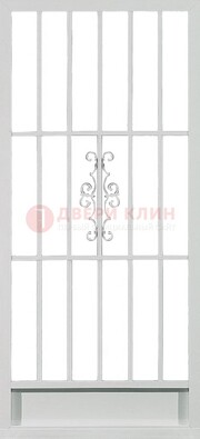 Белая стальная решетчатая дверь с ковкой ДР-35 в Красногорске