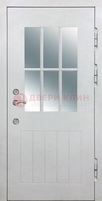 Белая уличная дверь со стеклом ДС-30 в Красногорске