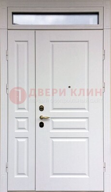 Белая двухстворчатая металлическая дверь со стеклом ДС-63 в Красногорске