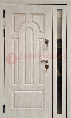Белая металлическая дверь со стеклом ДС-68 в Красногорске