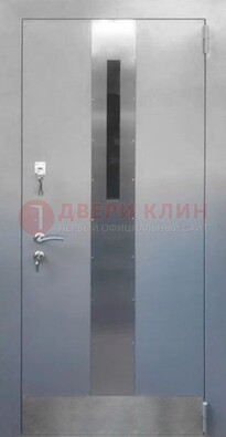 Серая металлическая дверь со стеклом ДС-74 в Красногорске
