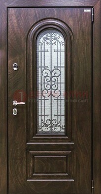 Темная филенчатая железная дверь со стеклом и ковкой ДСК-102 в Красногорске