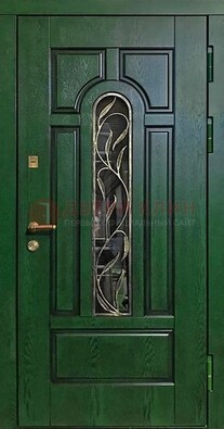 Зеленая железная дверь со стеклом и ковкой ДСК-111 в Красногорске