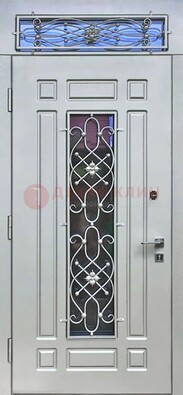 Белая железная дверь со стеклом и ковкой с верхней фрамугой ДСК-112 в Красногорске