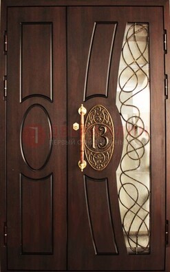 Полуторная стальная дверь со стеклом и золотой ковкой ДСК-14 в Красногорске