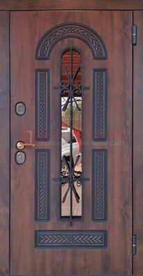 Железная дверь со стеклом и ковкой и узором ДСК-150 в Красногорске