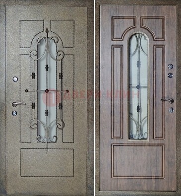 Внешняя стальная дверь со стеклом и ковкой зеленой ДСК-22 в Красногорске