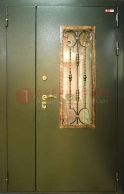Стальная дверь со стеклом и ковкой ДСК-29 для квартиры в Талдоме