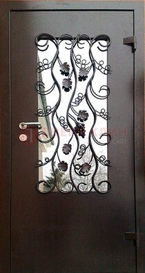 Металлическая дверь со стеклом и ковкой ДСК-43 в офис в Красногорске