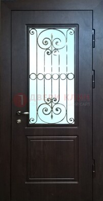 Железная дверь со стеклом и ковкой ДСК-65 для общественных зданий в Красногорске