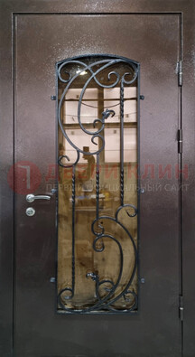 Металлическая дверь со стеклом и ковкой ДСК-95 для магазина в Красногорске
