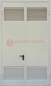 Белая металлическая противопожарная дверь с вентиляционной решеткой ДТ-6 в Красногорске