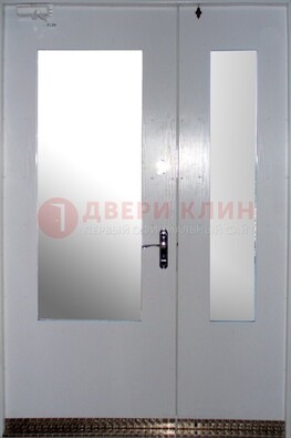 Белая  тамбурная дверь со стеклянными вставками ДТМ-18 в Красногорске
