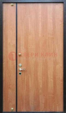Светлая тамбурная дверь ДТМ-29 в Красногорске