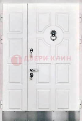 Белая входная дверь с виноритом ДВТ-246 в Красногорске